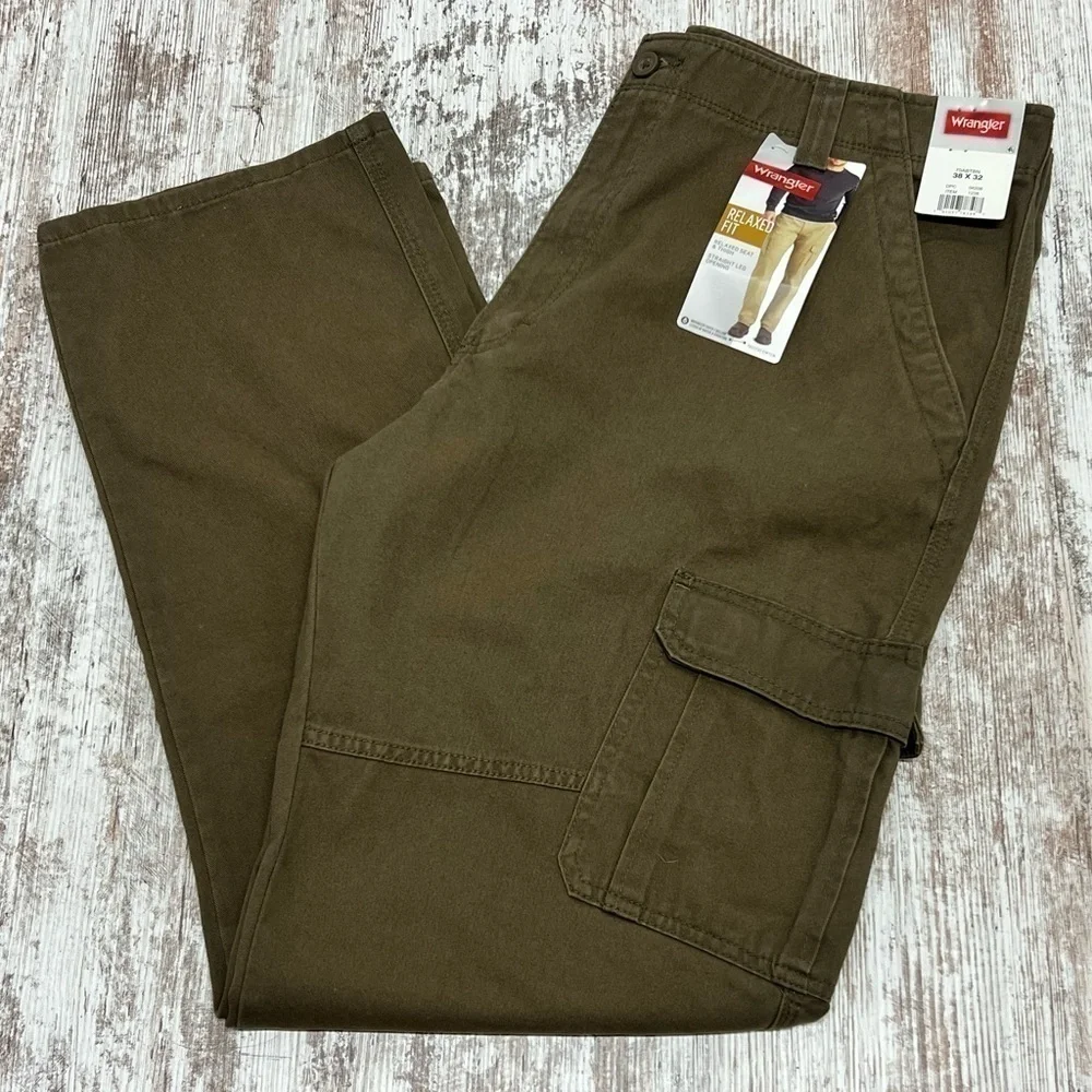 Wrangler Men’s Relaxed Fit Straight Leg Cargo Pants   38x32